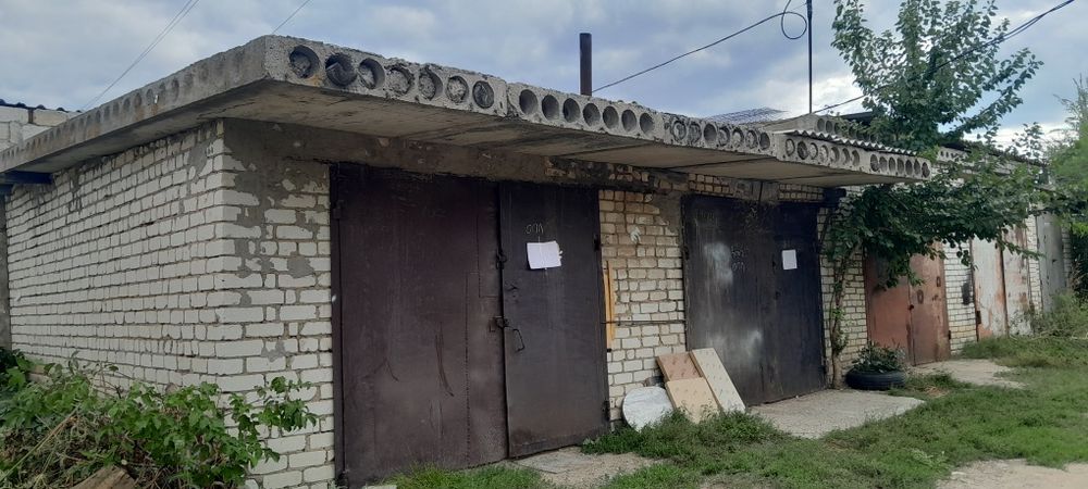 Продам 2 гаража.