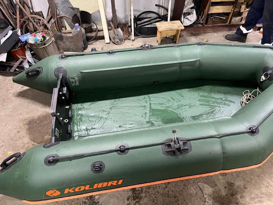 Продам лодку калибри 3,00м