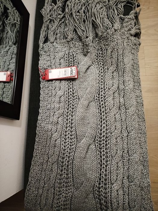 Нов шал S'Oliver с етикет дебел, мек, голям плетен шал