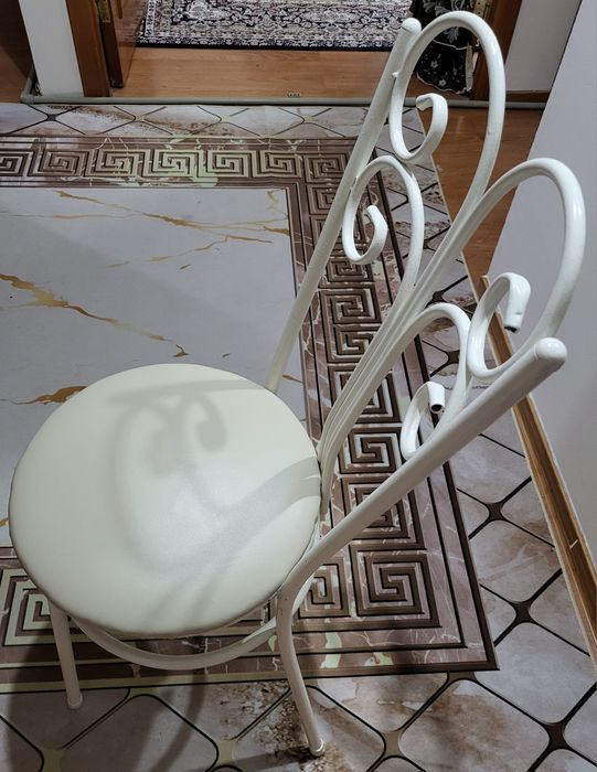 Продам стулья срочно 10к