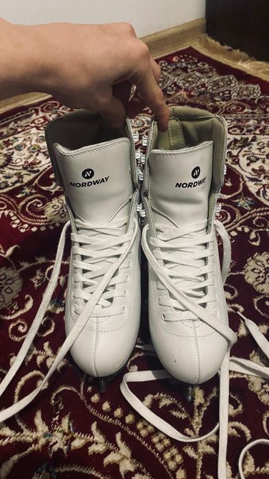 продам коньки женские