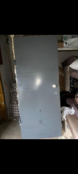 Продам железную дверь б/у