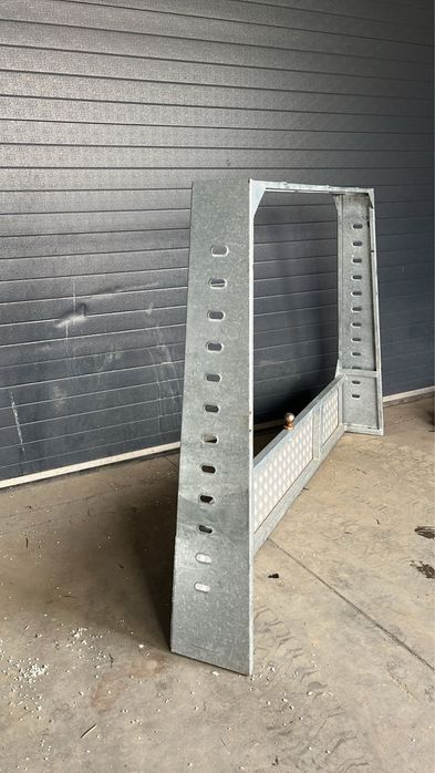 Suport spate autoplatforma cu carlig