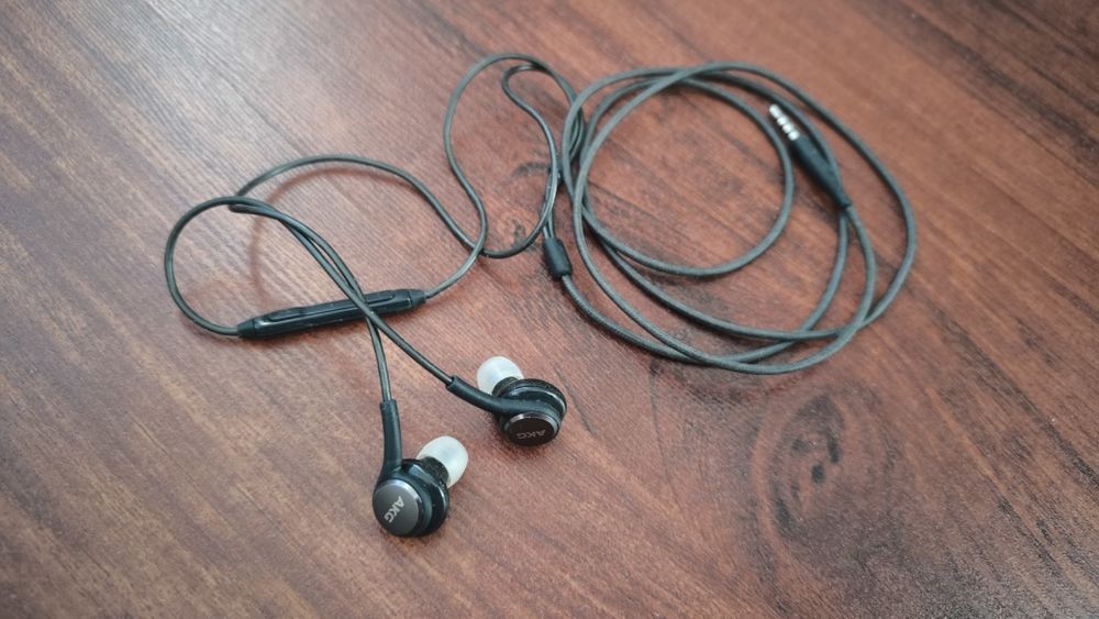 Наушники  AKG  продам .