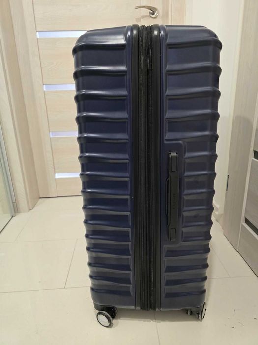 Куфари на Samsonite чисто нови