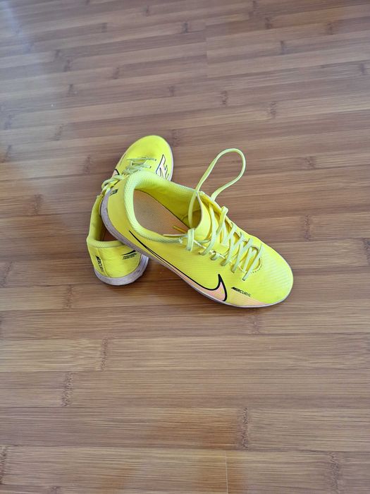 Футболни обувки nike за изкуствен терен