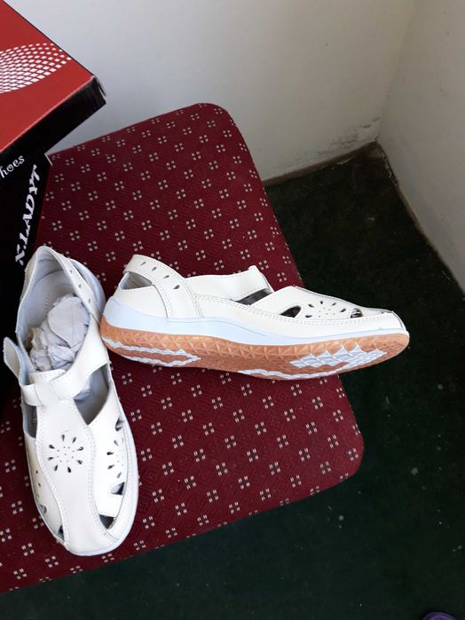 Босоножки женские