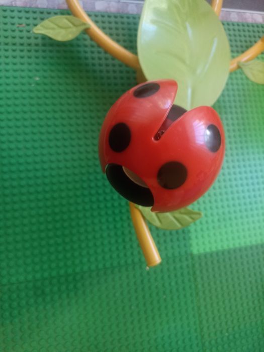 Vând lustra buburuze