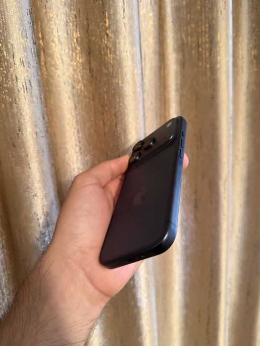 Vand iPhone 17 PRO albastru Deep Blue
