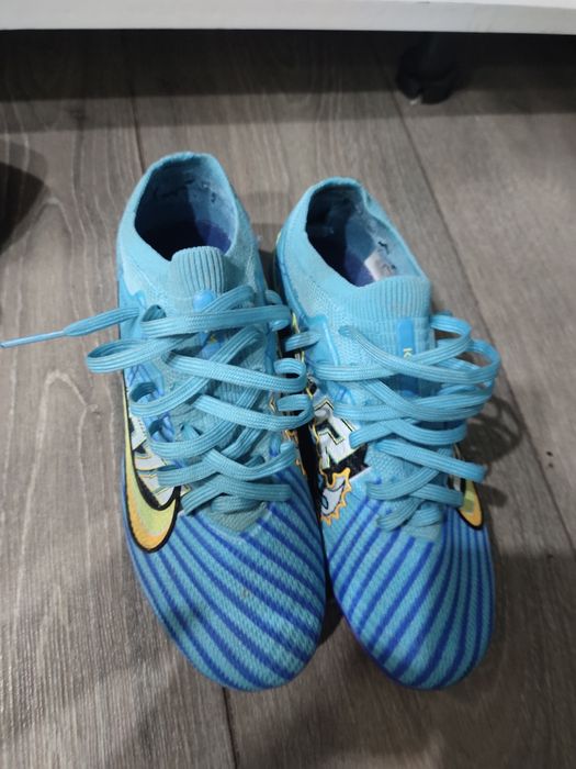 продам футбольные бутсы 36 размер