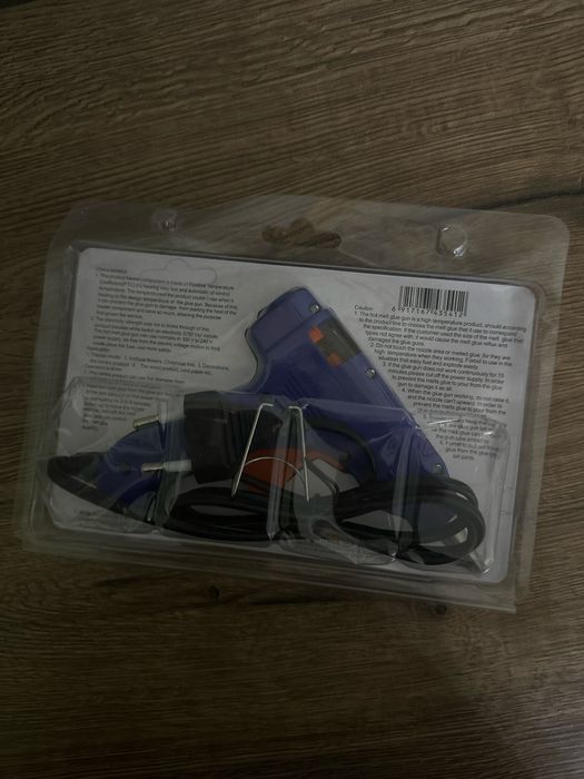 Продаю клей пистолет