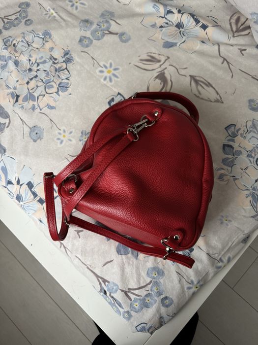 Rucsac rosu de piele