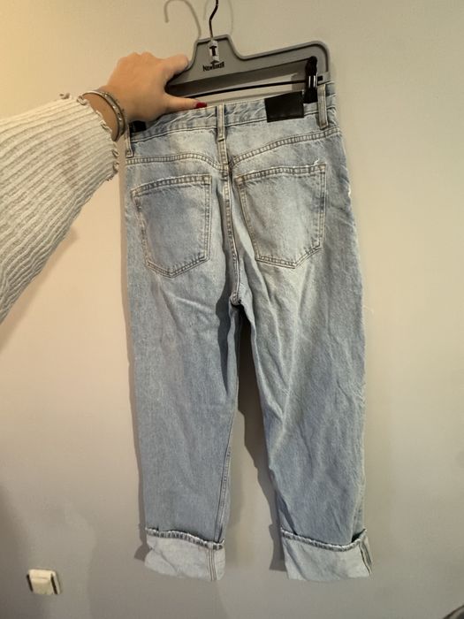Накъсани дънки Bershka