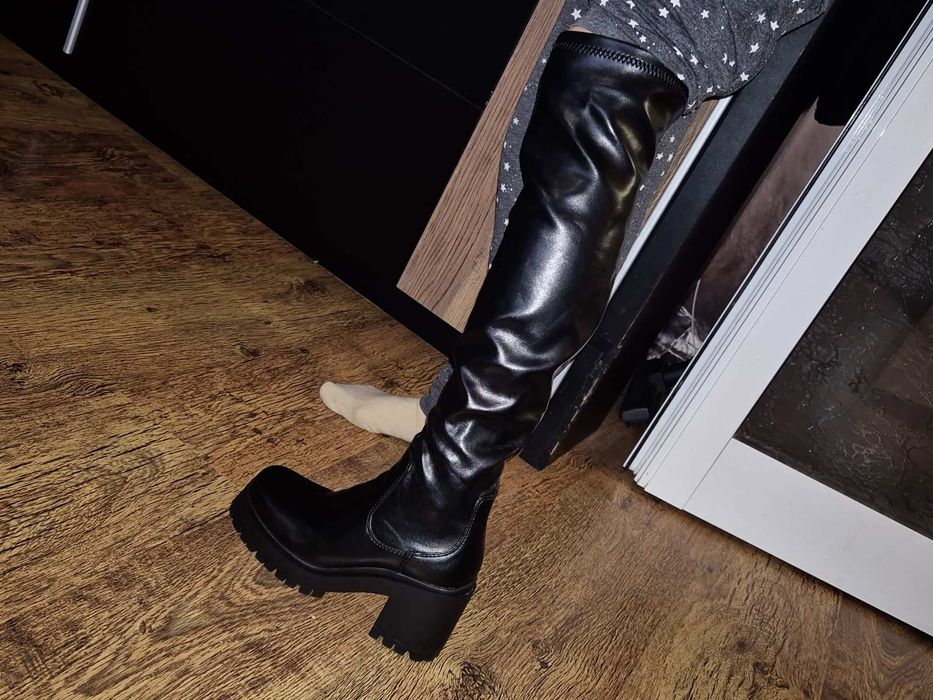 Дамски ботуши с дебела платформа