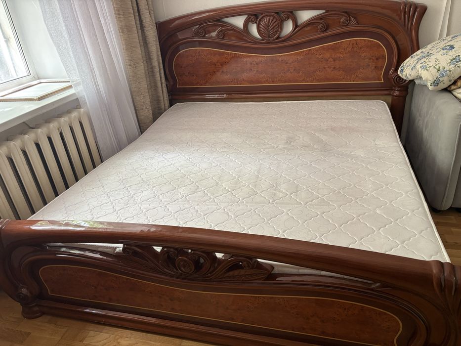 Прадом диван и кресло