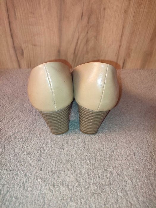 Pantofi dama bej din piele Clara Barson