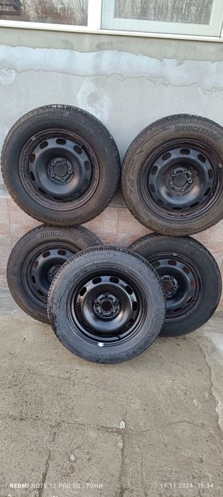 Зимни гуми Bridgestone 6мм.грайфер и резервна гума 195/65/15 WV 5x100