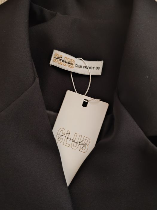 Елегантна дамска рокля