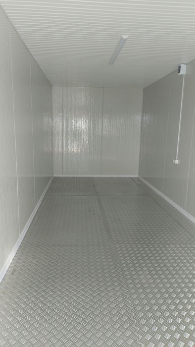Vand container cu usa metalica