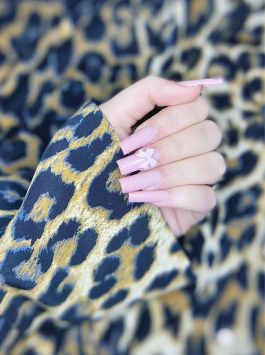 Unghi cu gel va astept fetelor