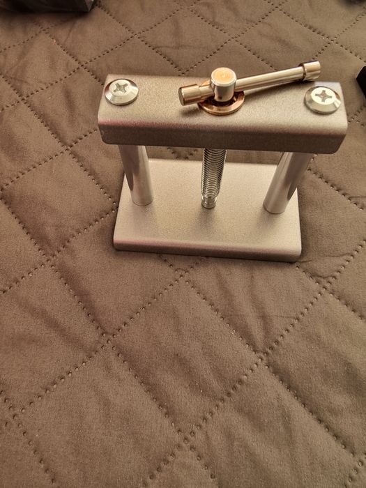 Vând 2 prese profesionale pentru schimbare baterie ceasuri