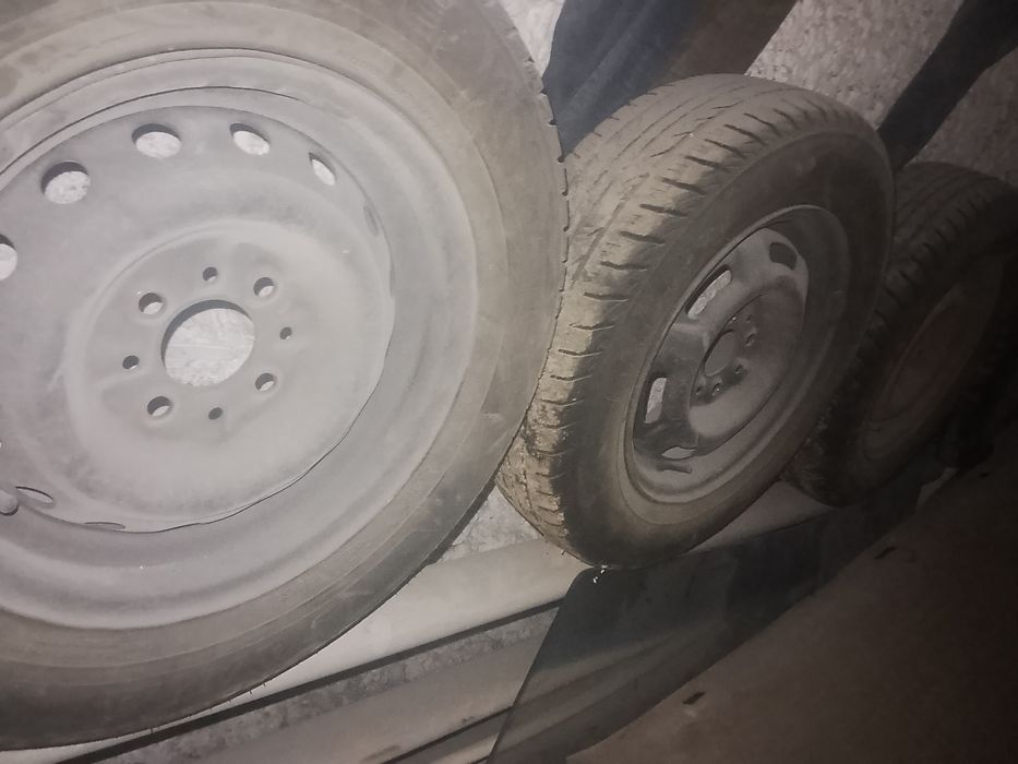 Продам летнюю резину на 13