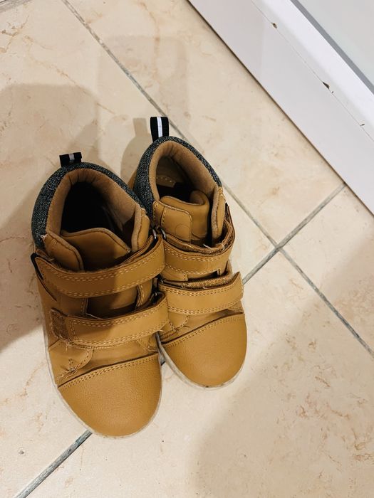 Продам ботинки детские