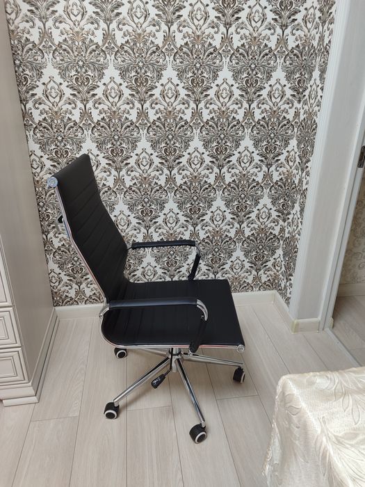 Продается офисная кресла ZETA 5728-H черный.Продаю так как не пользуюс