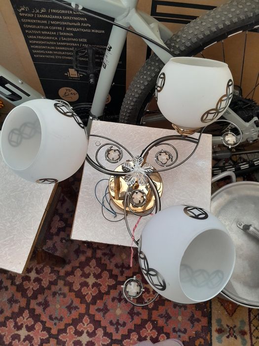 Люстра в хорошем состоянии