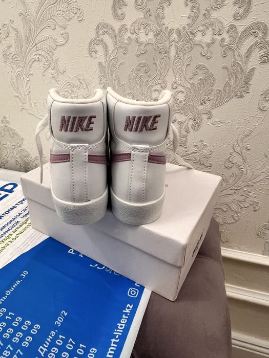 Новые кожаные туфли, кроссовки Nike для девочки