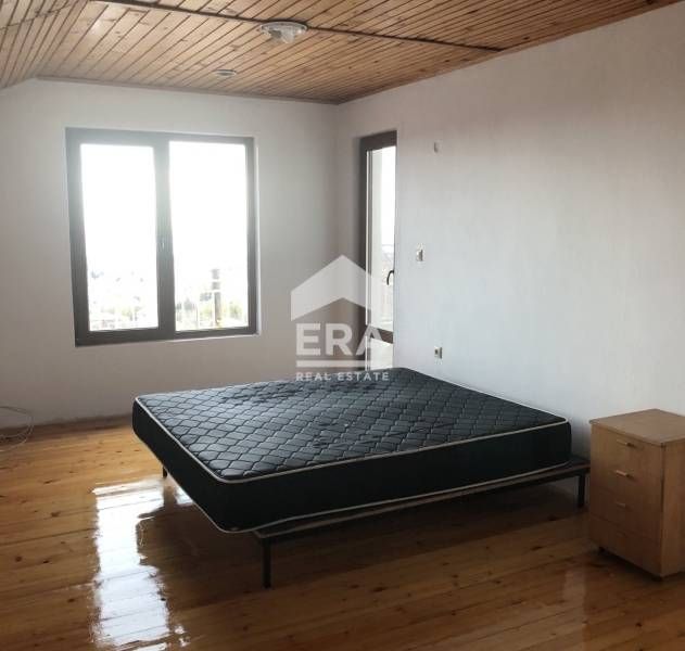 Ексклузивно от ЕРА Лайф! Двуетажна къща с морска панорама под наем, Ви