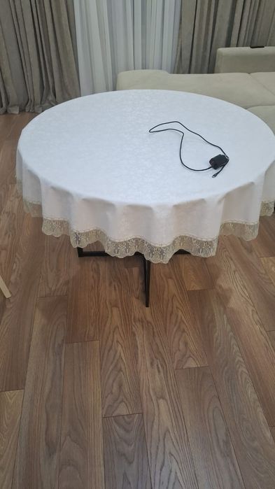 Продаётся круглый стол.