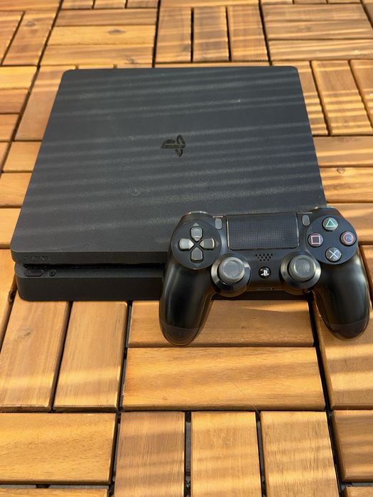 PlayStation 4 Slim ( PS4 )