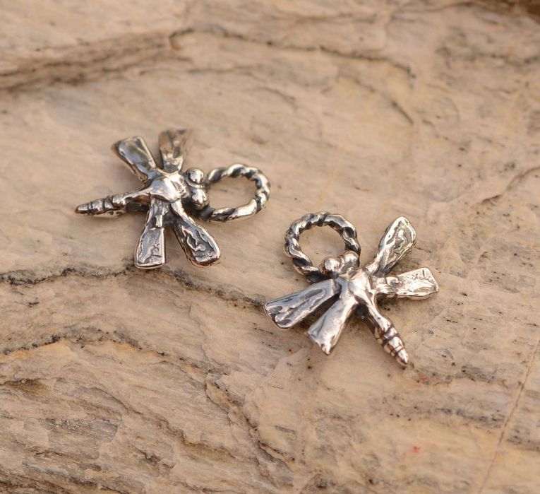 Сребърен медальон 925 водно конче – талисман за духовно израстване.