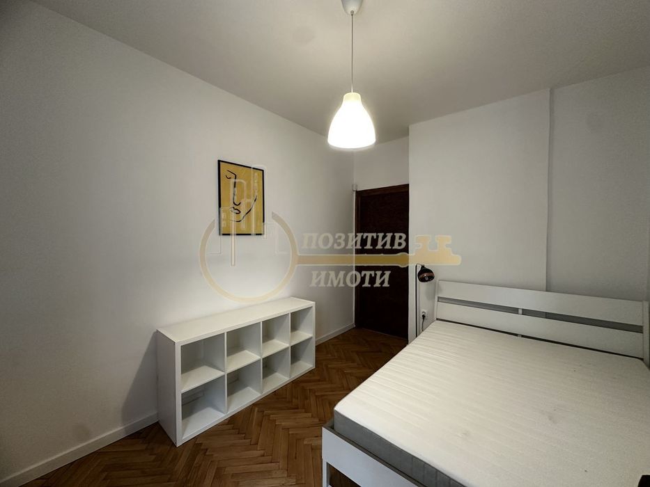 Дава се под наем Тристаен апартамент в София, Център - 120 кв.м за 947.58 € - Снимка #8