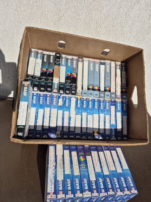 Vând Lot 48 casete video VHS originale Basf de 240 minute colectie de filme diferite genuri 
Philips; Eindhoven,Miniwatt made in
Olanda