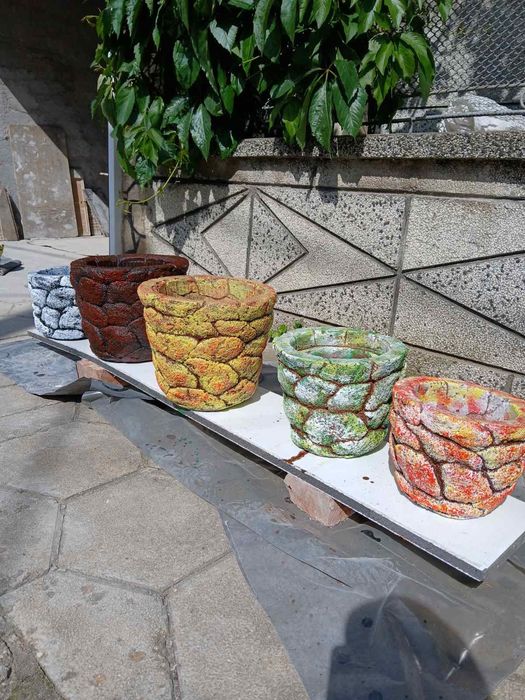 Градинска декорация и саксии