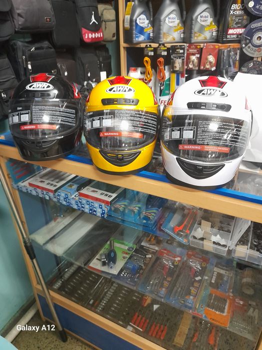 Продаются каски ,мото каски