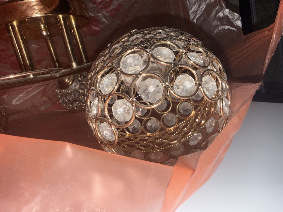 Продам люстру две