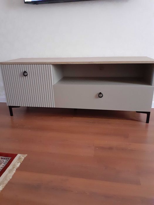 Продам тумбу под телевизор