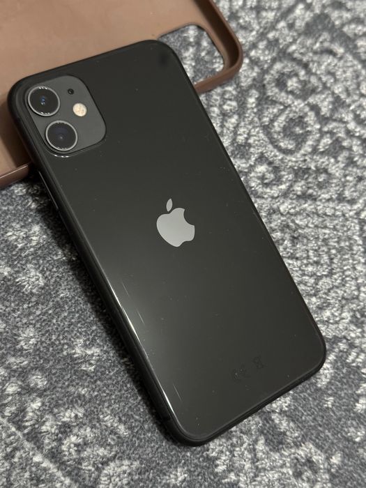 Продам Айфон 11.