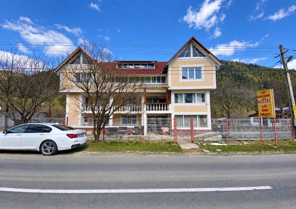 Casa vacanta cabana retrasa zona intima intre munti 16 camere Durau Ceahlau Revelion Craciun De la 2000 lei pe noapte in functie de persoane perioada