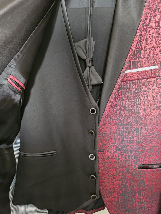 Costum bărbați roșu de ocazie