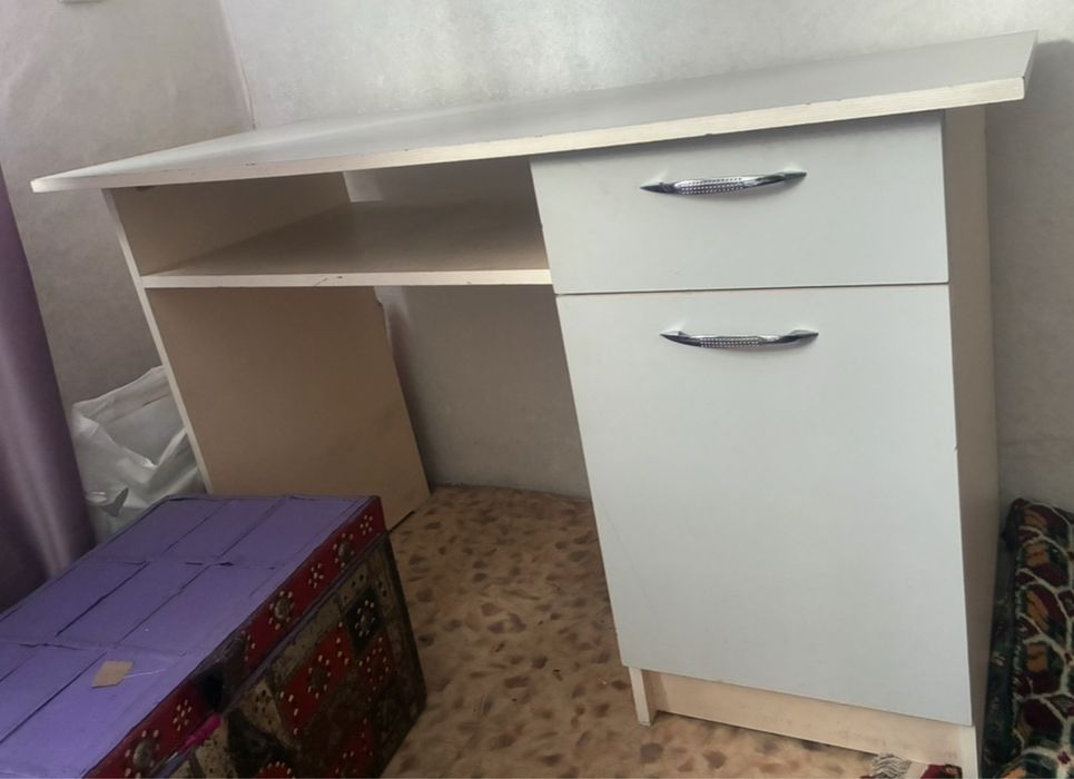 Продам маникюрный стол