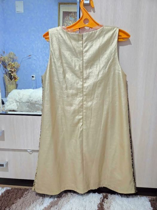 Стильное трендовое платье с пайетками