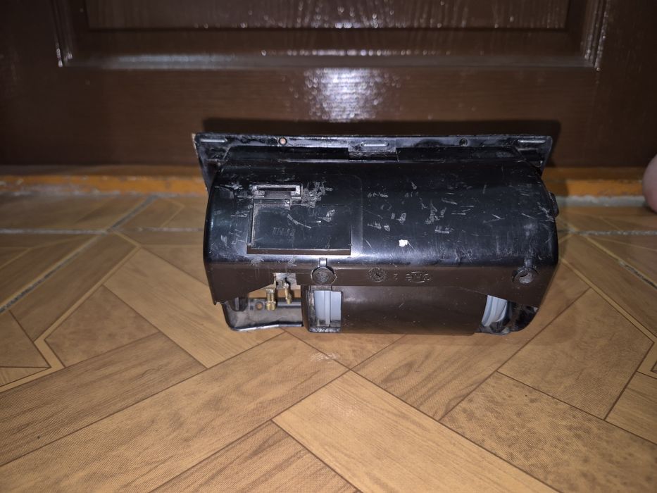 Пепельница на Mersedes benz w124