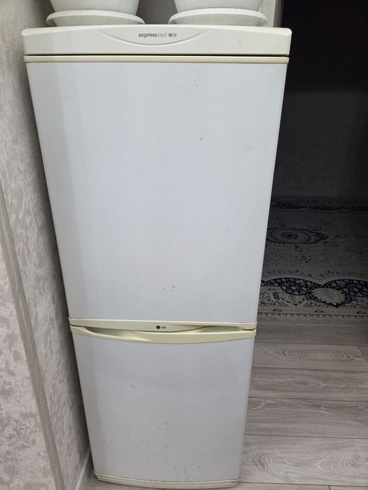 LG продаётся холодильник