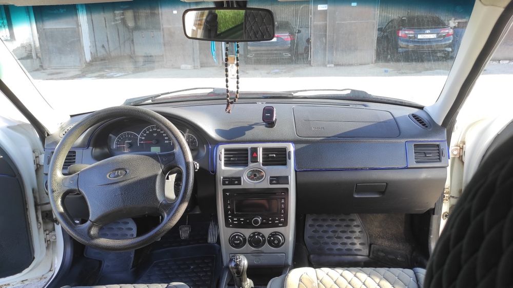 Автомобиль лада приора продам