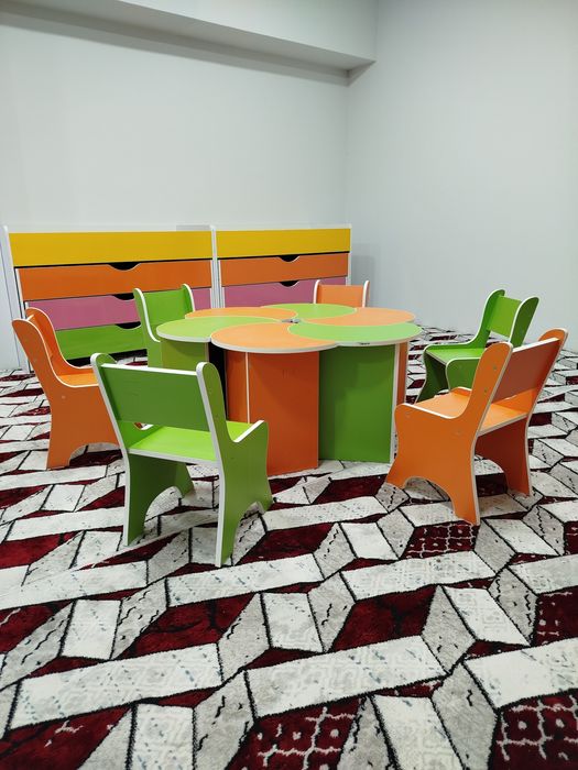 Стол и стул для малышей с ЛДСП