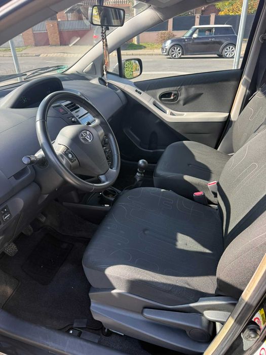 TOYOTA Yaris 2010 — imagine 2